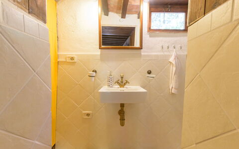 Cuculo: Flooring, Wall, Floor, Plumbing Fixture, Wood, Interior Design, Bathroom Sink, Bathroom, Yellow, Ceiling