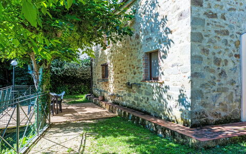 Fibbialla: Garden, Stone Wall, Brick, Backyard
