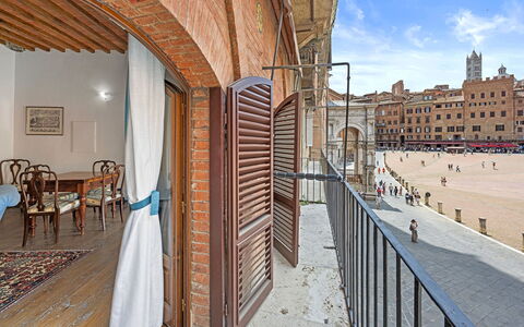 La Piazza Grand Vista Suite: Neighbourhood, Apartment, Urban Design, Mixed-Use, Brick, Balcony, Daylighting