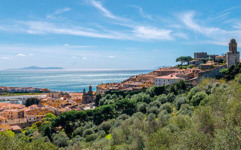 Casa Lelà: Blue, Water, Horizon, Coast, Residential Area, City, Coastal And Oceanic Landforms, Sea, Summer, House