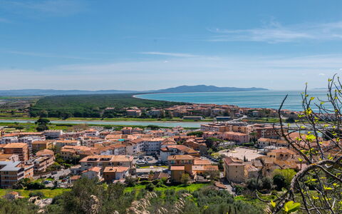 Casa Lelà: Daytime, Residential Area, Horizon, Urban Area, City, Neighbourhood, Town, Landscape, Suburb, Roof