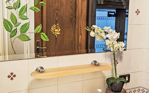 Casa Lulù: Bathroom Sink, Interior Design, Plumbing Fixture, Sink, Bathroom, Tap, Plumbing, Porcelain, Mirror