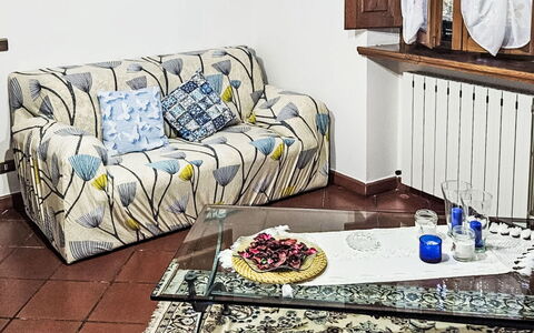 Casa Lulù: Furniture, Interior Design, Couch, Flooring, Textile, Floor, Linens, Room, Apartment, Living Room