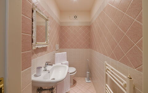 Dimora Polle di Malbacco: Flooring, Plumbing Fixture, Floor, Bathroom, Interior Design, Plumbing, Sink, Tile, Ceiling, Tap