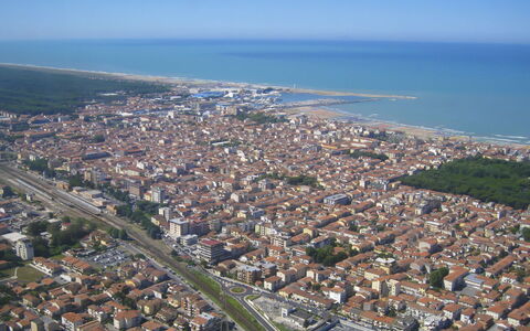 Appartamento la Terrazza di Anna: Daytime, Aerial Photography, Urban Area, Bird'S-Eye View, Horizon, Residential Area, Landscape, Neighbourhood, Metropolitan Area, Coast