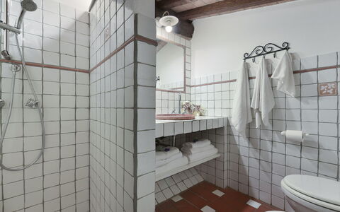 Villa Ginestraio 14: Wall, Plumbing Fixture, Bathroom, Interior Design, Plumbing, Flooring, Tap, Floor, Sink, Bathroom Sink