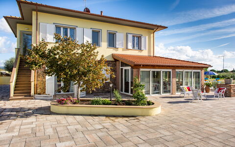 Il Nocciolo 12: Home, Residential Area, Door, Shade, Estate, Flagstone, Porch, Concrete, Flowerpot, Villa
