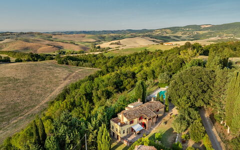Frantusa 6+2: House, Residential Area, Home, Landscape, Architecture, Estate, Roof, Land Lot, Rural Area, Farmhouse