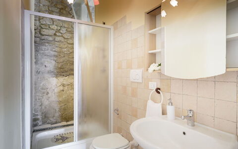 Villa Vittoria D'Anghiari 7+3: Wall, Flooring, Plumbing Fixture, Interior Design, Floor, Bathroom, Bathroom Sink, Plumbing, Room, Ceiling