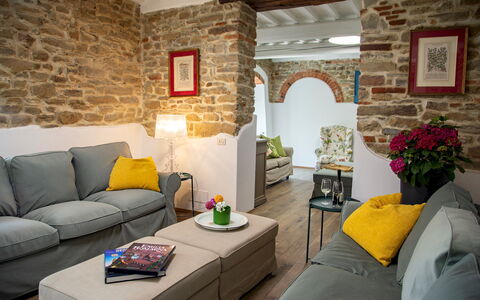 Torre Ginestre 12: Furniture, Interior Design, Couch, Flooring, Room, Table, Wood, Floor, Living Room, Ceiling