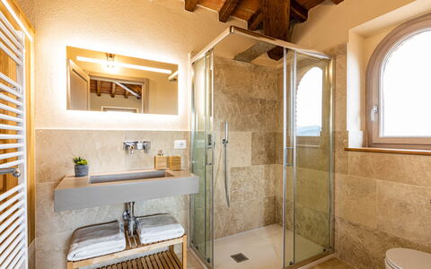 Il Poggiarellone 14: Interior Design, Flooring, Wall, Plumbing Fixture, Floor, Wood, Bathroom, Lighting, Ceiling, Tap