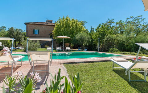 Finestra su Siena 16: Swimming Pool, Outdoor Furniture, Garden, Resort, Backyard, Estate, Sunlounger, Landscaping, Yard, Chair