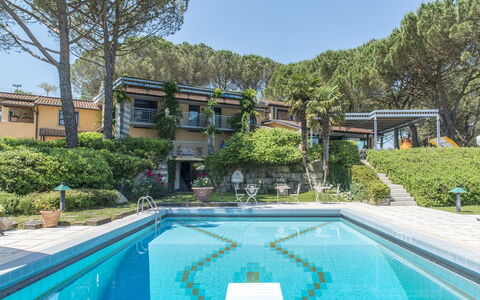 Il Vignale 18+2: Swimming Pool, Resort, Eco Hotel, Estate, Garden, Shade, Hacienda, Hotel, Landscaping, Villa