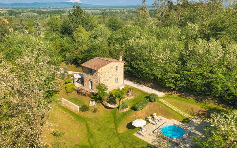 Ai Due Cuori 4: Tree, Grass, Shrub, House, Landscape, Rural Area, Land Lot, Cottage, Home, Estate