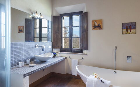 Alborata 10: Flooring, Wall, Interior Design, Plumbing Fixture, Bathroom, Floor, Furniture, Tap, Lighting, Bathroom Sink