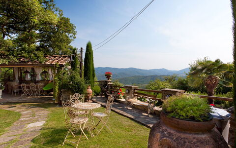 Borgo Paradiso 4+2: Hill, Flowerpot, Hill Station, Mountain Range, Garden, Valley, Landscaping, Houseplant, Hacienda, Balcony