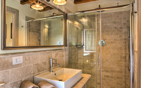 Casale dei Gelsomini 8: Plumbing Fixture, Wood, Interior Design, Flooring, Bathroom, Plumbing, Ceiling, Lighting, Mirror, Floor