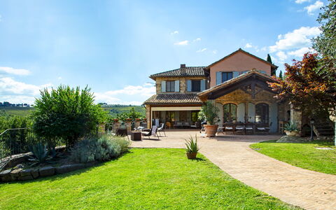 Dalmanuta 8: House, Home, Shrub, Residential Area, Garden, Estate, Cottage, Landscaping, Lawn