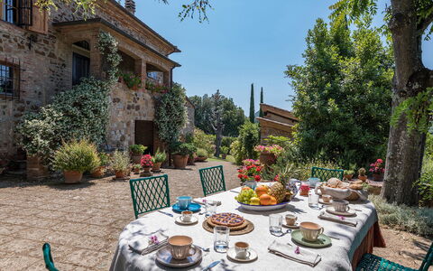 Poderino 6: House, Shrub, Architecture, Home, Estate, Garden, Landscaping, Hacienda, Villa