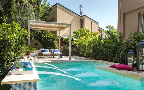 Il Ciliegio sul Lago 6: Swimming Pool, Resort, Flowerpot, Eco Hotel, Composite Material, Garden, Outdoor Furniture, Leisure, Water Feature, Houseplant