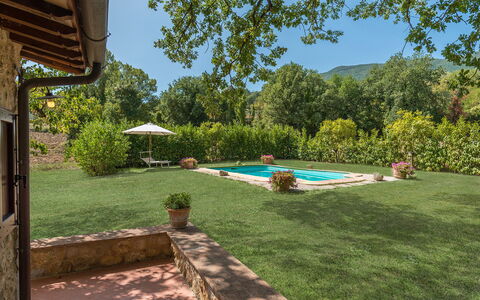 Mulino della Quercia 2+1: Garden, Farmhouse, Estate, Backyard, Hacienda, Swimming Pool, Landscaping, Cottage, Shade