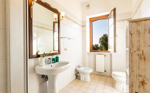 Il Poggiarellino 14: Plumbing Fixture, Bathroom, Flooring, Interior Design, Tap, Plumbing, Sink, Floor, Bathroom Sink, Toilet