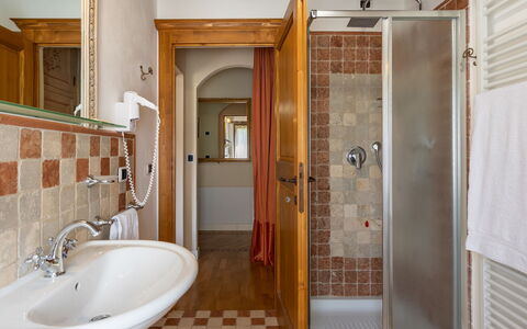 La Colonica 18: Bathroom, Plumbing Fixture, Bathroom Sink, Flooring, Interior Design, Sink, Floor, Tap, Plumbing, Ceiling