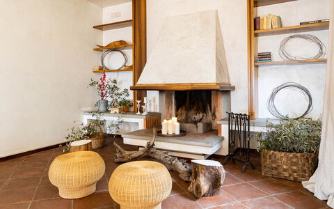 Villa Desiderio 9: Interior Design, Wood, Flooring, Furniture, Floor, Lighting, Room, Ceiling, Home, Living Room
