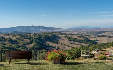 Villa Beltramonto 14: Sky, Mountainous Landforms, Hill, Mountain, Horizon, Landscape, Highland, Ecoregion, Hill Station, Mountain Range
