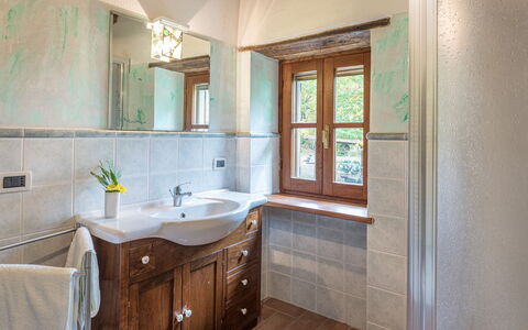 Casa Largnano 6+2: Interior Design, Plumbing Fixture, Flooring, Bathroom Sink, Wood, Bathroom, Tap, Floor, Sink, Bathroom Cabinet