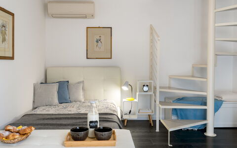 Villa Cristina 3: Furniture, Interior Design, Flooring, Wall, Floor, Bed, Room, Bedroom, Wood, Ceiling