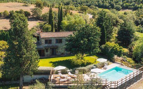 Podere Caprarecce 8: House, Shrub, Home, Estate, Cottage, Farmhouse, Garden, Swimming Pool, Villa