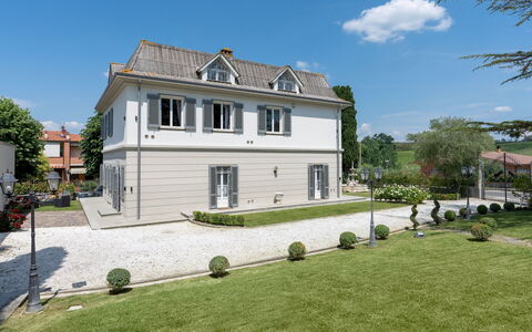 Villa Irma 10: Building, Window, Home, Residential Area, House, Roof, Human Settlement, Door, Estate, Cottage
