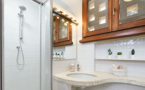 Il Fienile 4: Interior Design, Wall, Plumbing Fixture, Flooring, Bathroom, Tap, Bathroom Sink, Floor, Plumbing, Sink
