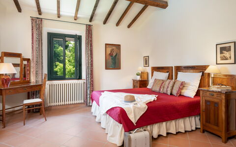 Villa Paesante 8: Furniture, Bed, Interior Design, Bedroom, Wall, Wood, Flooring, Room, Bedding, Picture Frame