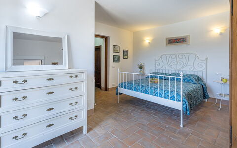 Casa Eusebia 8+2: Flooring, Bed, Furniture, Interior Design, Bedroom, Floor, Ceiling, Bed Sheet, Room, Bedding