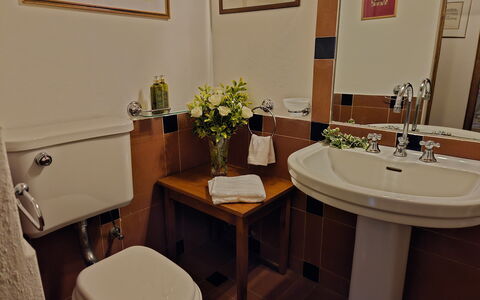 Scandelaia 12: Bathroom Sink, Interior Design, Plumbing Fixture, Sink, Bathroom, Flooring, Lighting, Furniture, Floor, Plumbing