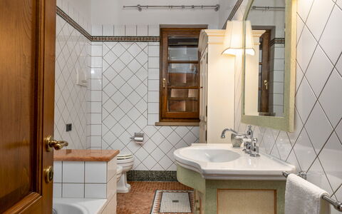 Villa Binetti 7: Interior Design, Flooring, Plumbing Fixture, Bathroom Sink, Bathroom, Floor, Ceiling, Sink, Tap, Plumbing