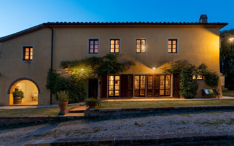 Villa Montefalconi 11: Wall, Home, Facade, House, Architecture, Estate, Door, Cottage, Garden, Farmhouse