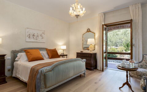 Villa Adisa 8: Furniture, Interior Design, Bedroom, Bed, Ceiling, Room, Lighting, Flooring, Home, Textile