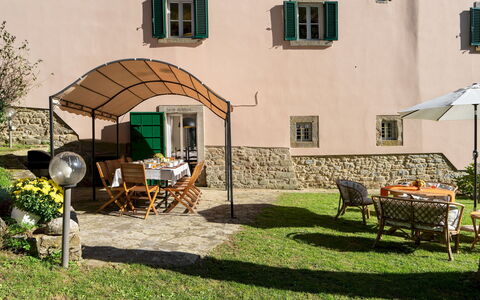 Villa la Rassinata 8: Furniture, Outdoor Furniture, Shade, Chair, Outdoor Table, Garden, Backyard, Yard, Umbrella, Patio