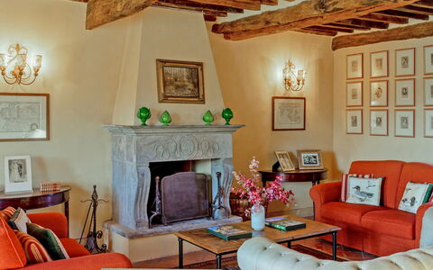La Mandolata 12: Furniture, Interior Design, Wall, Flooring, Wood, Couch, Living Room, Room, Home, Ceiling