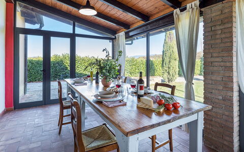 La Vigna 4: Furniture, Table, Interior Design, Chair, Kitchen & Dining Room Table, Home, Dining Room, Room, Houseplant, Ceiling
