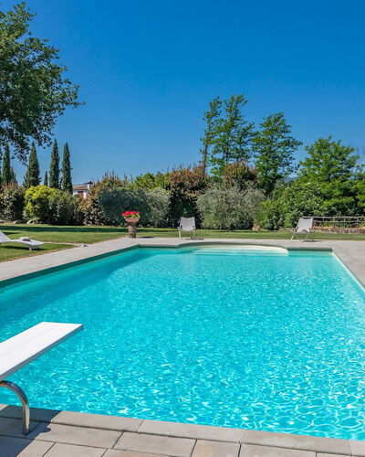 Casale la Splendida 10: Swimming Pool, Blue, Resort, Estate, Hacienda, Eco Hotel, Villa, Water Feature, Thermae, Shade