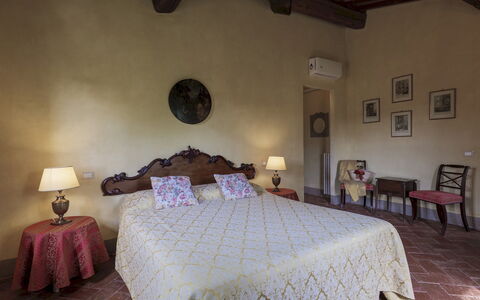 Villa Iside 8: Wall, Furniture, Flooring, Home, Bedroom, Bed Frame, Bed, Bedding, Bed Sheet, Hotel