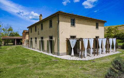 Villa Iside 8: Home, Land Lot, Cottage, Estate, Shade, Yard, Lawn, Farmhouse, Garden, Backyard