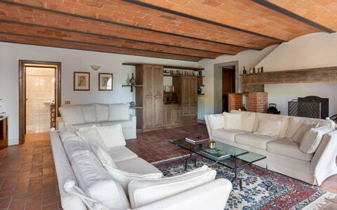 Casa Paggetti 8: Furniture, Interior Design, Flooring, Floor, Couch, Wall, Wood, Ceiling, Room, Living Room
