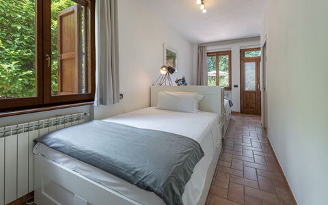Villa Pianello 10: Bed, Bedroom, Interior Design, Wood, Bed Sheet, Bedding, Furniture, Ceiling, Floor, Home