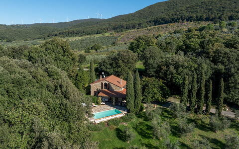 La Nula 4: Home, House, Landscape, Cottage, Roof, Estate, Rural Area, Hill Station, Farmhouse, Village