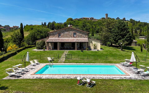 Podere San Lorenzo 12: Estate, Home, Farmhouse, Cottage, Swimming Pool, Villa, Lawn, Hacienda, Garden, Mansion